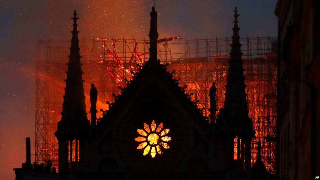 Ugašen požar, Notre Dame čeka obnovu