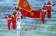 U PEKINGU OTVORENE ZOI: JELENA I ELDAR NOSILI CRNOGORSKU ZASTAVU NA CEREMONIJI OTVARANJA