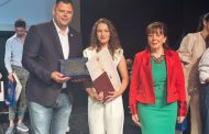 Predsjednik Opštine Nikšić Marko Kovačević u Nikšićkom pozorištu uručio je priznanja gimnazijalcima