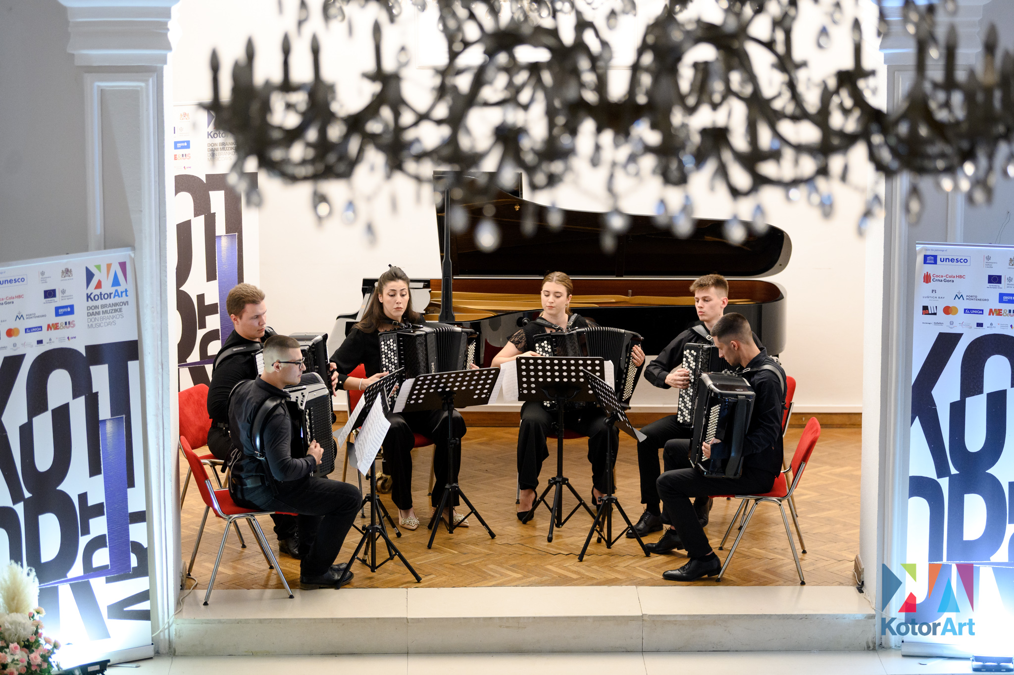 KotorArt: Održan koncert harmonikaša Muzičke akademije sa Cetinja iz klase prof. Predraga Jankovića