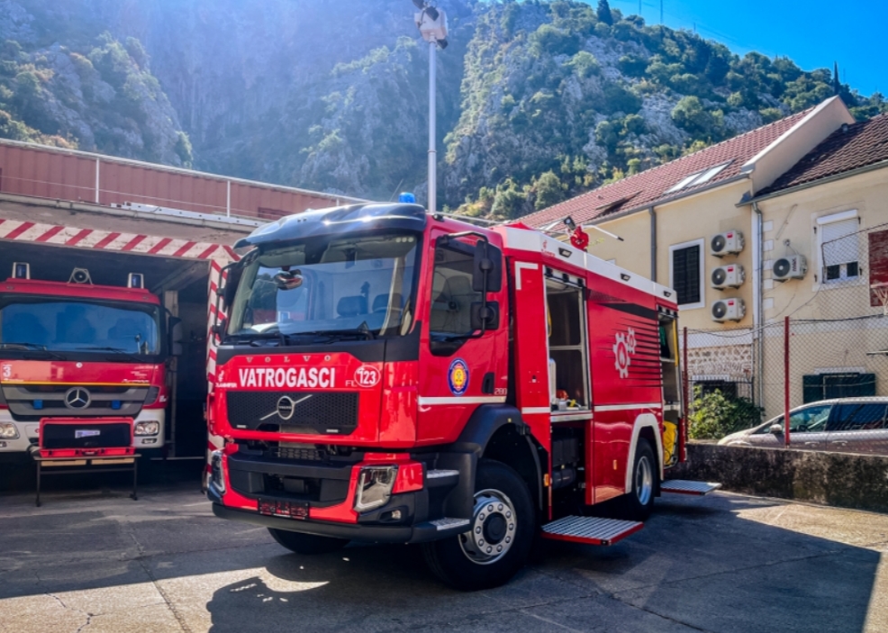 NOVO VATROGASNO VOZILO ZA JOŠ EFIKASNIJU ZAŠTITU GRAĐANA KOTORA