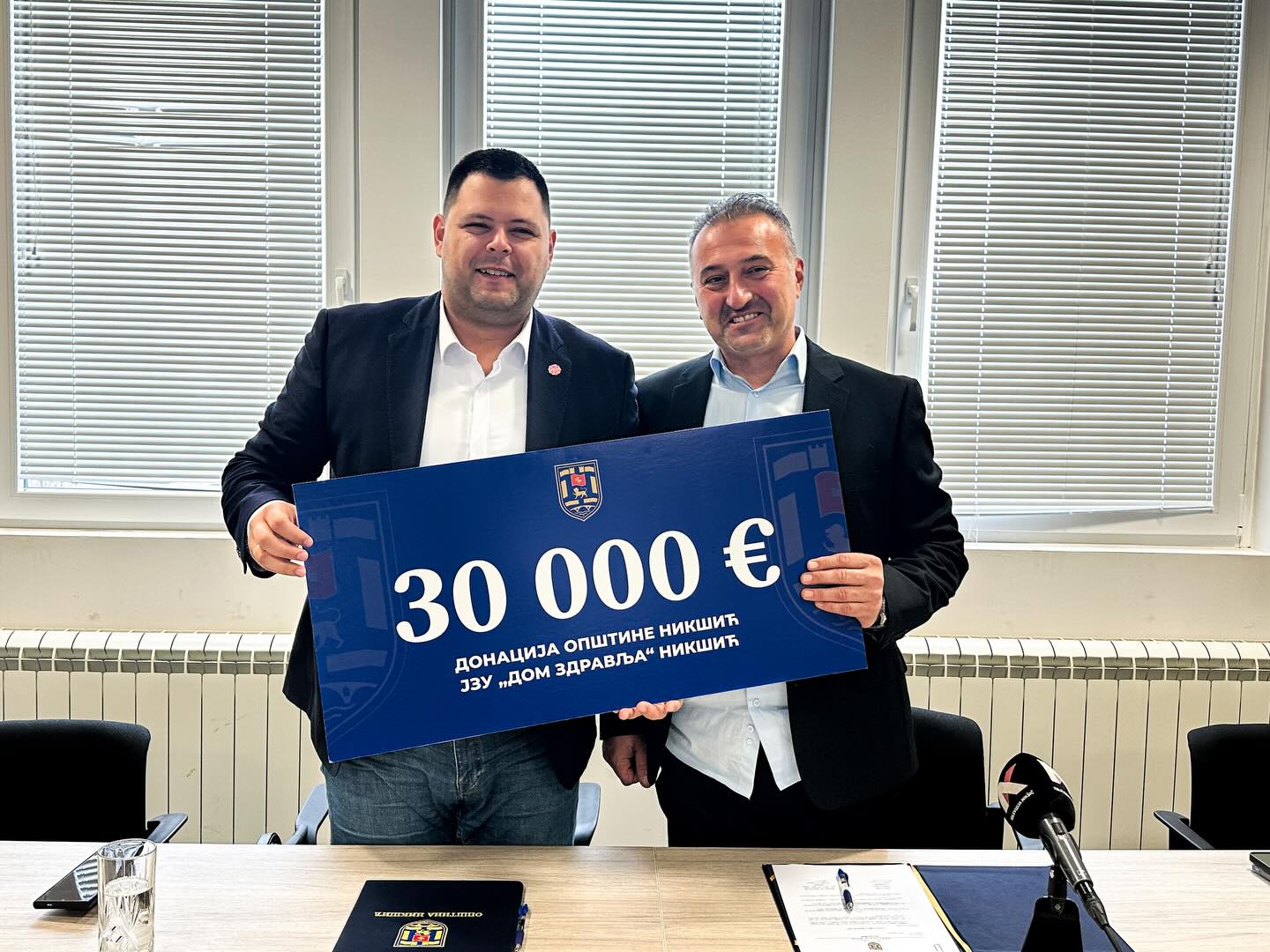 Predsjednik Opštine Nikšić  uručuio donaciju od 30.000 € direktoru JZU „Dom zdravlja“ Nikšić