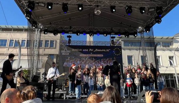 Dječiji hor Zahumlje imao je danas briljantan nastup na trgu u Podgorici