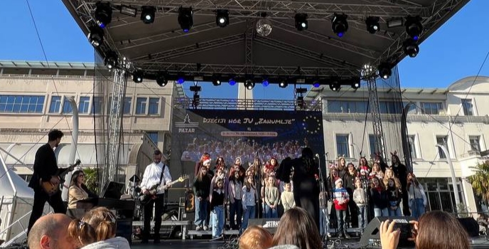 Dječiji hor Zahumlje imao je danas briljantan nastup na trgu u Podgorici
