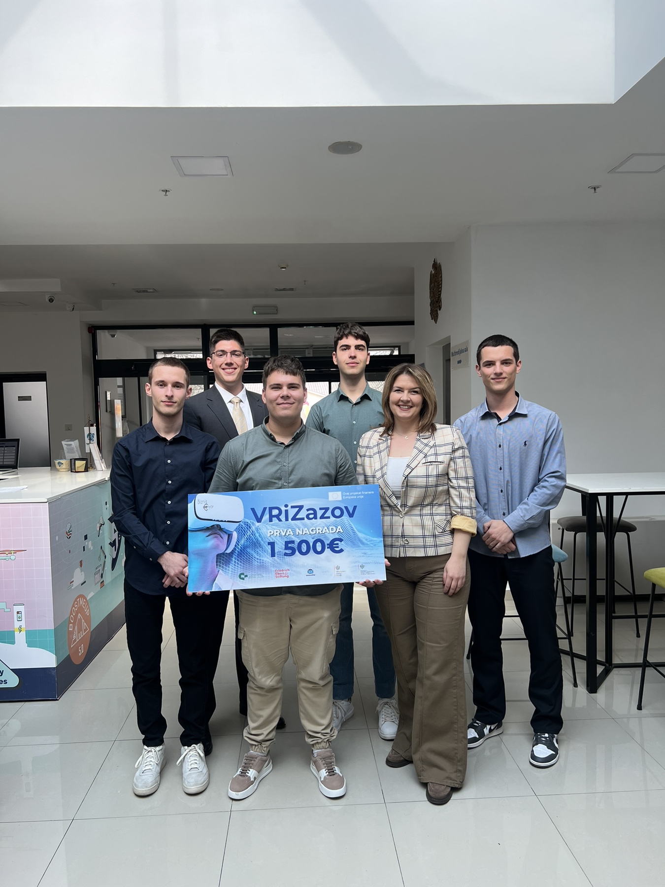 Prvo mjesto za učenike nikšićke Gimnazije na hakatonu „VR izazov“