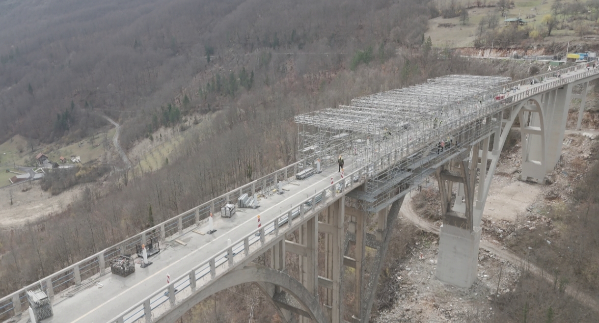 Uprava za saobraćaj objavila  video snimak koji prikazuje tok rekonstrukcije mosta na Đurđevića Tari